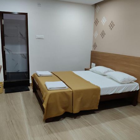 Nandan Residency Hotel Мисор Екстериор снимка