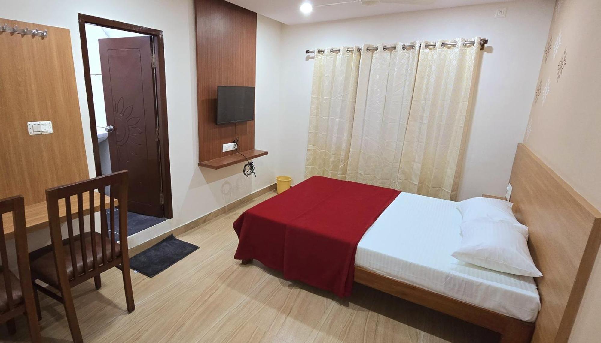 Nandan Residency Hotel Мисор Екстериор снимка
