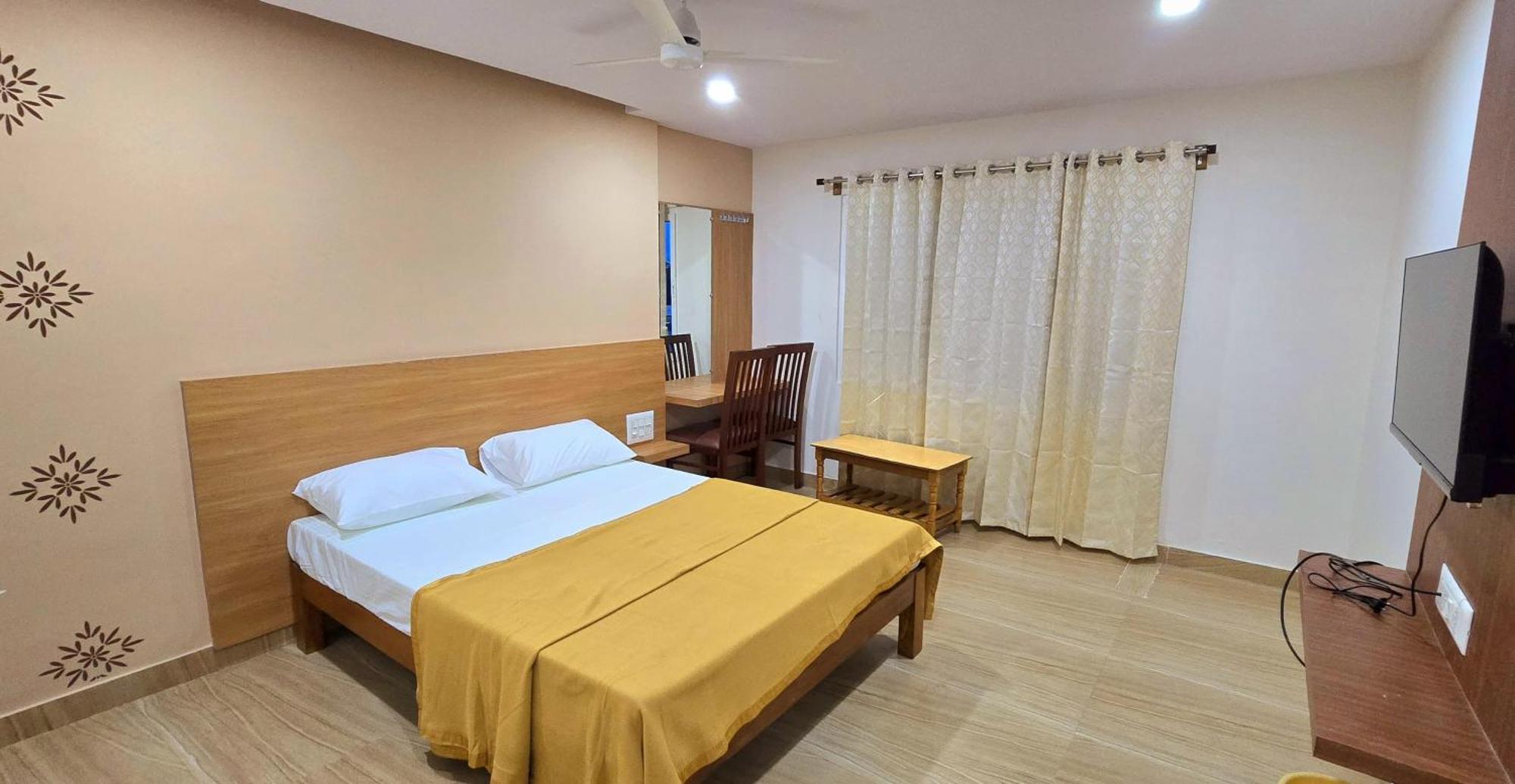 Nandan Residency Hotel Мисор Екстериор снимка