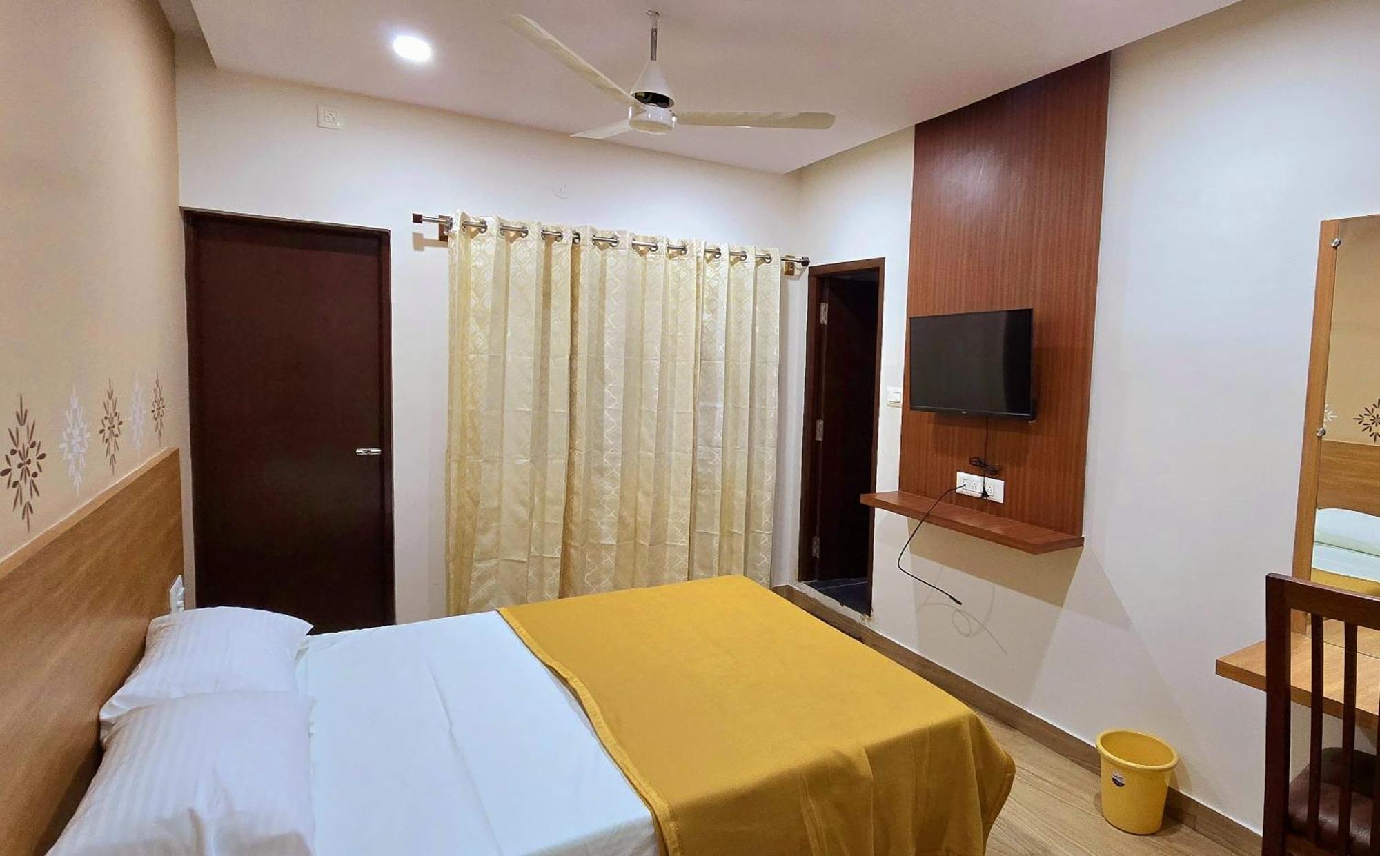 Nandan Residency Hotel Мисор Екстериор снимка