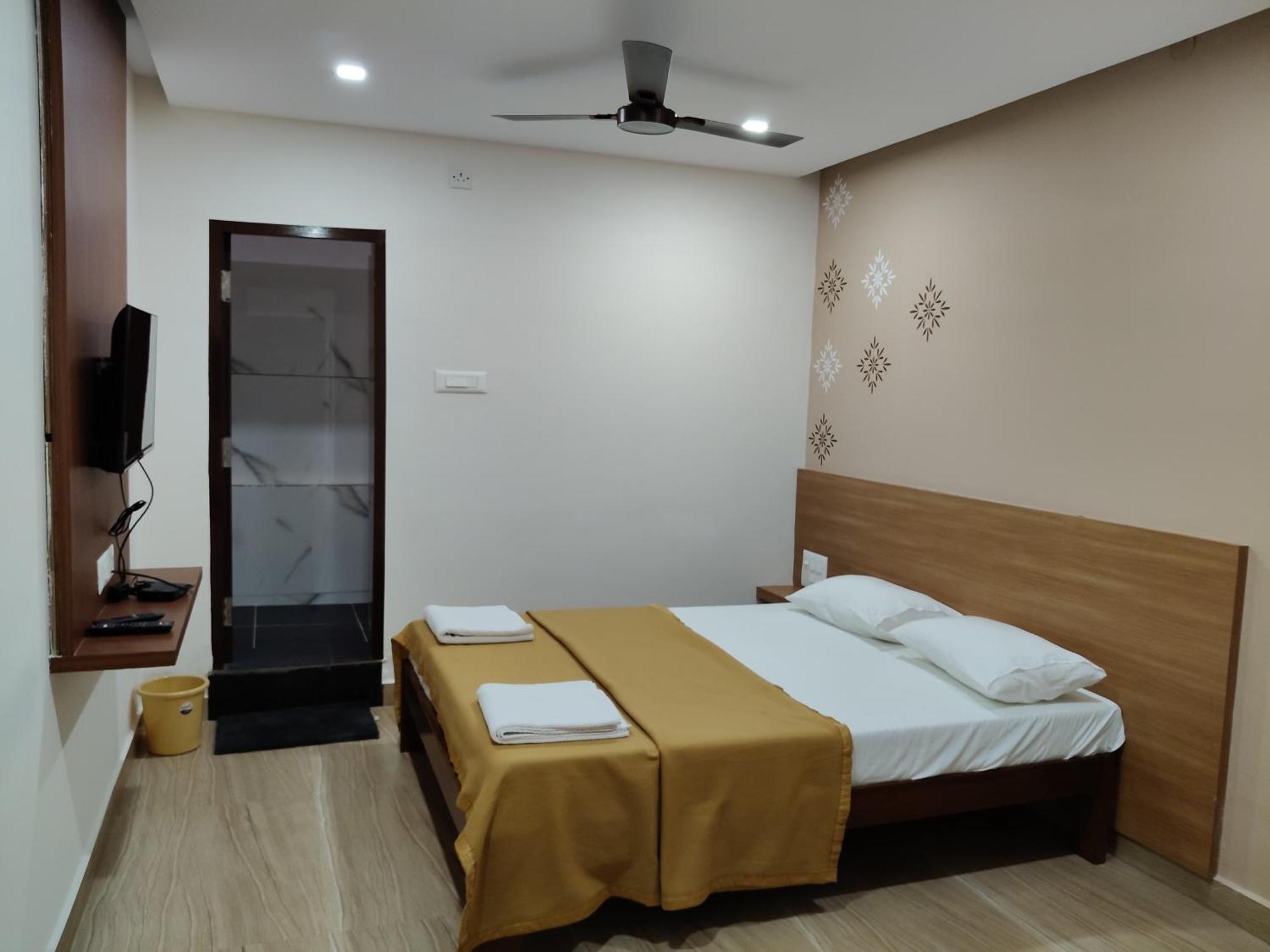 Nandan Residency Hotel Мисор Екстериор снимка