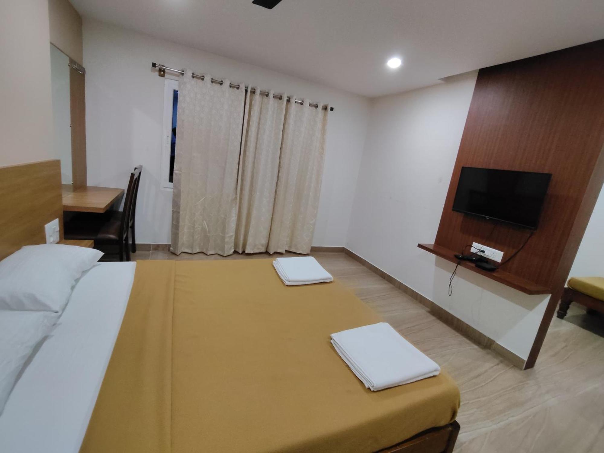 Nandan Residency Hotel Мисор Екстериор снимка