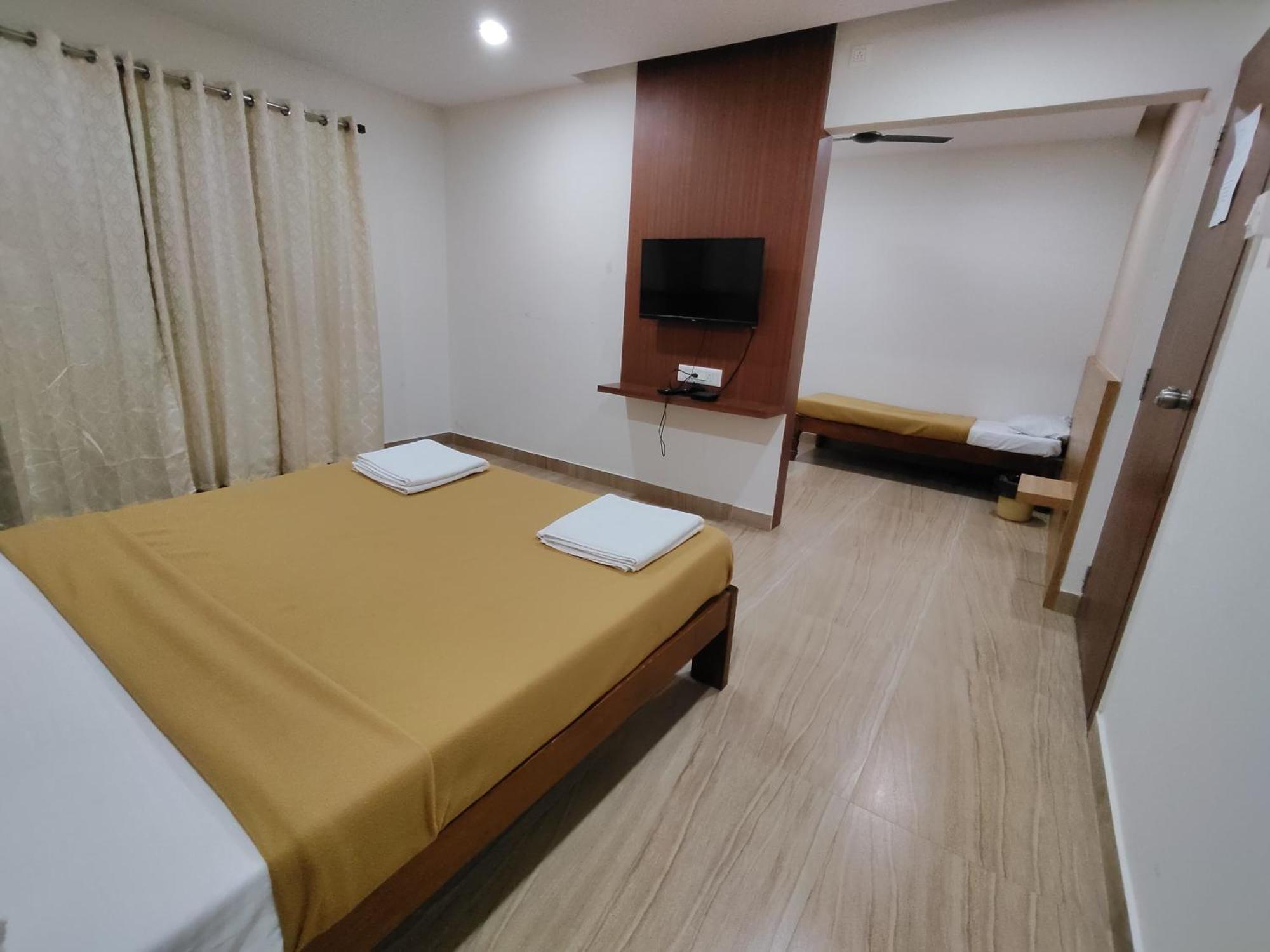 Nandan Residency Hotel Мисор Екстериор снимка